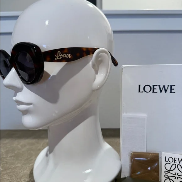 Used Loewe Women's Dark Tortoise Sunglasses LW501531 - Picture 4 of 7